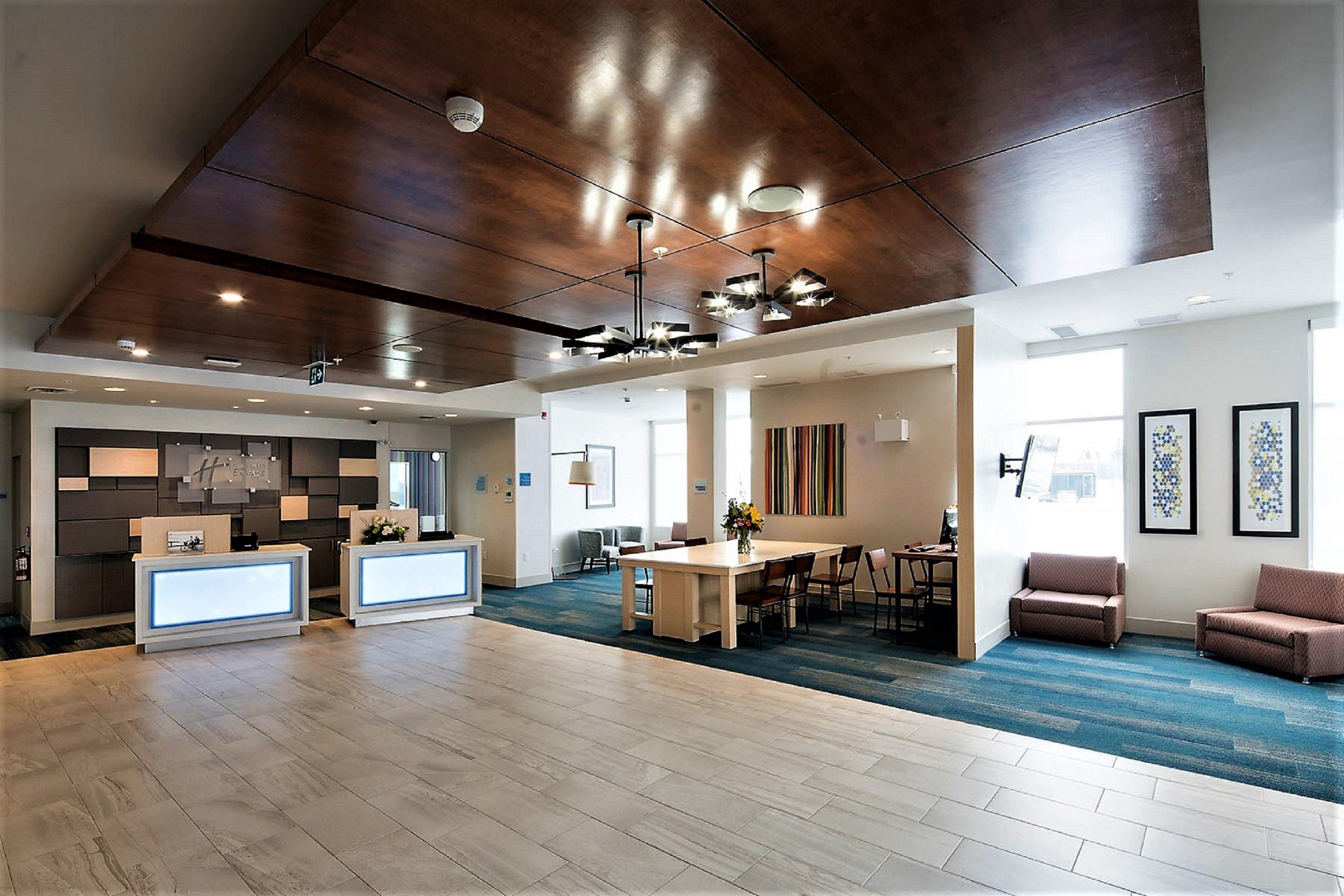 Holiday Inn Express - Red Deer North By Ihg Bagian luar foto