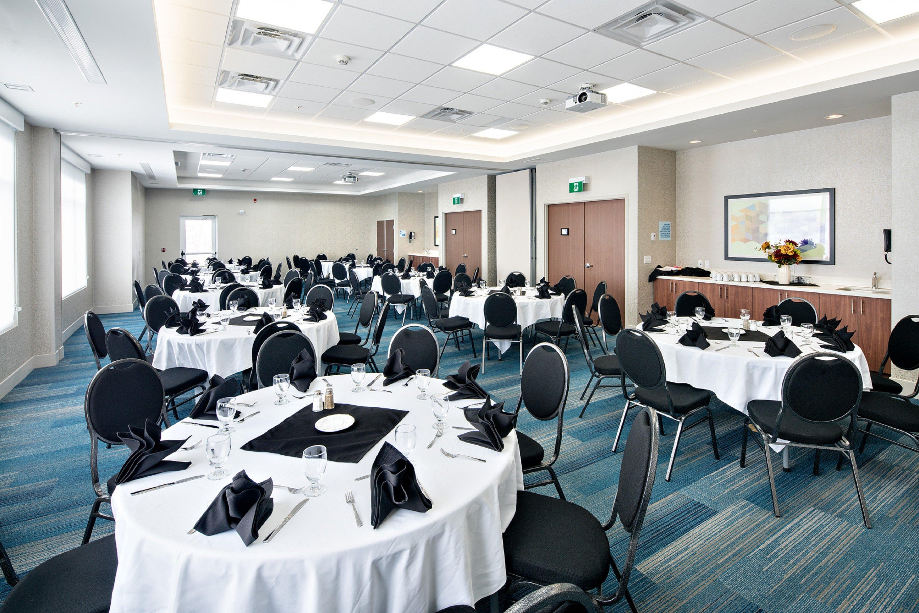 Holiday Inn Express - Red Deer North By Ihg Bagian luar foto