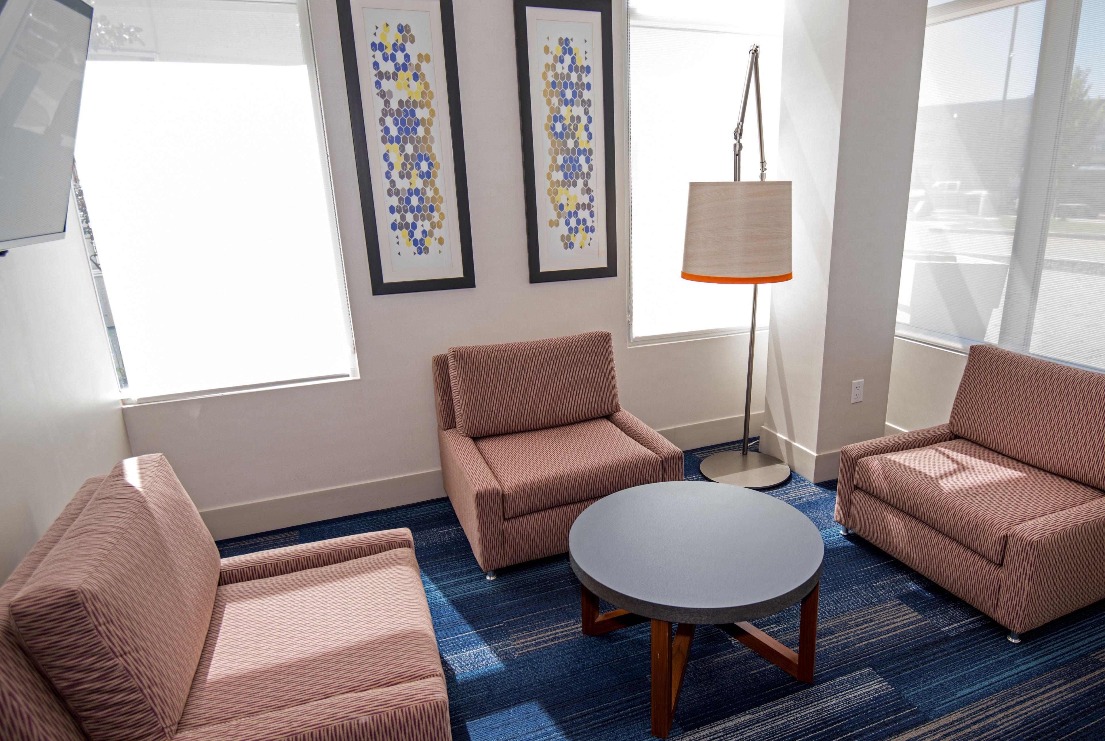 Holiday Inn Express - Red Deer North By Ihg Bagian luar foto