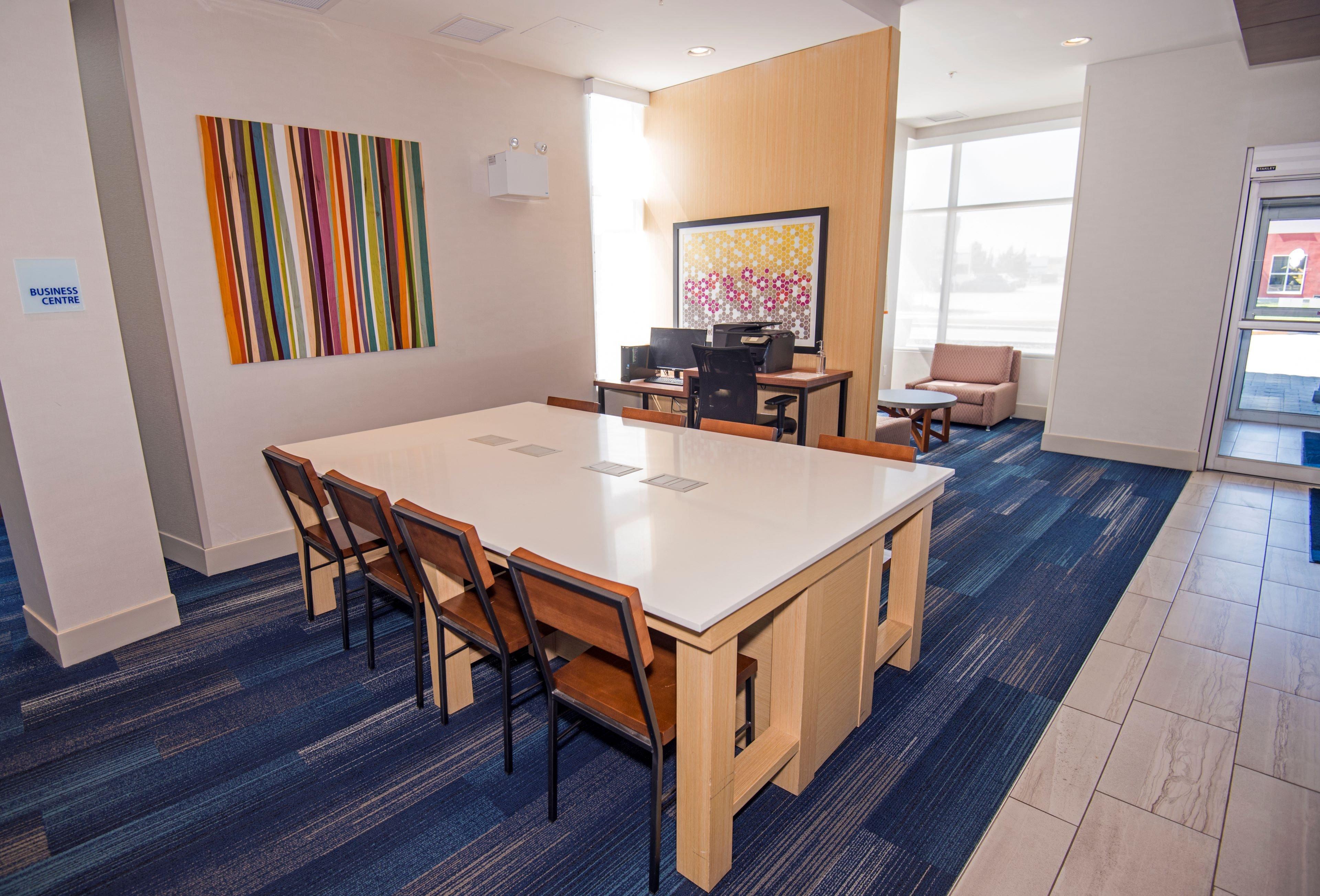 Holiday Inn Express - Red Deer North By Ihg Bagian luar foto