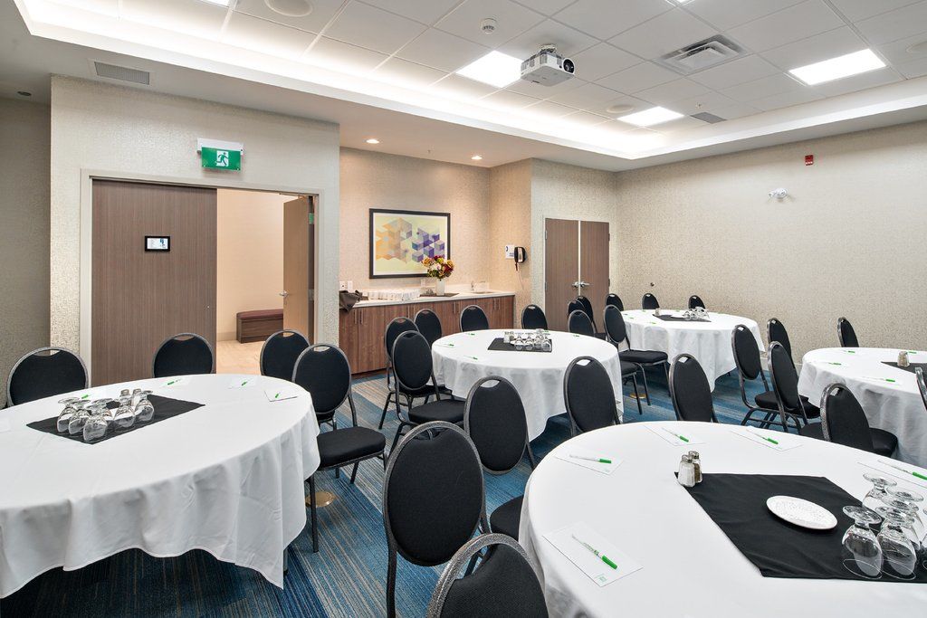 Holiday Inn Express - Red Deer North By Ihg Bagian luar foto